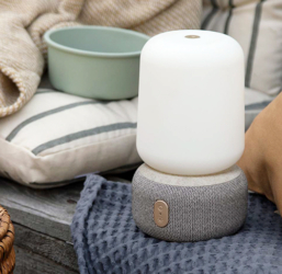 lampe og højttaler